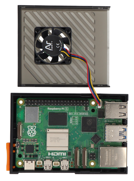 Argon Poly+ 5 je černá skříň určená pro minipočítač Raspberry Pi 5. Je vyrobena z ABS plastu, který pomáhá chránit desku